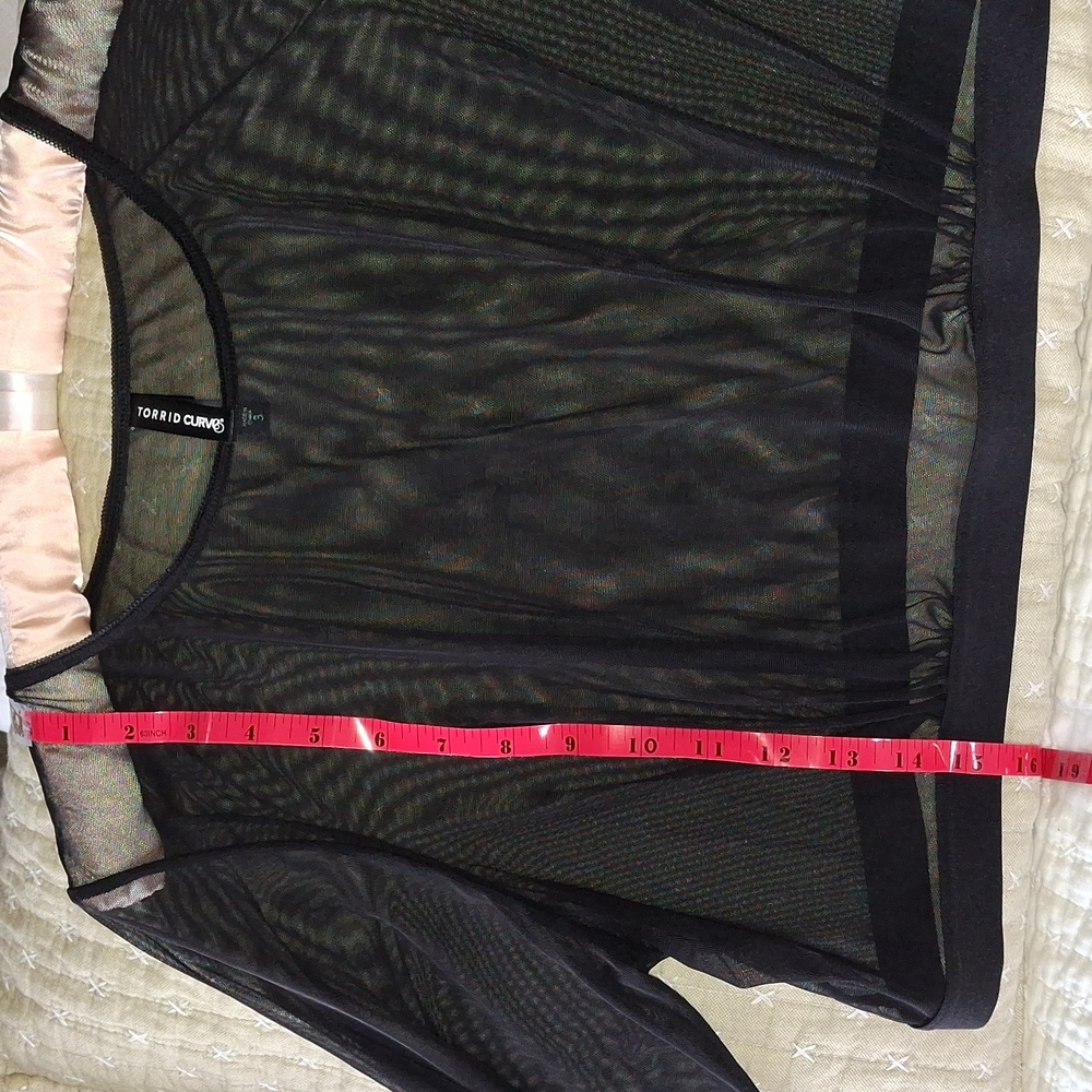 Torrid Sz 3 Black Sheer Mesh Long Sleeve Crop Top - Picture 3 of 6